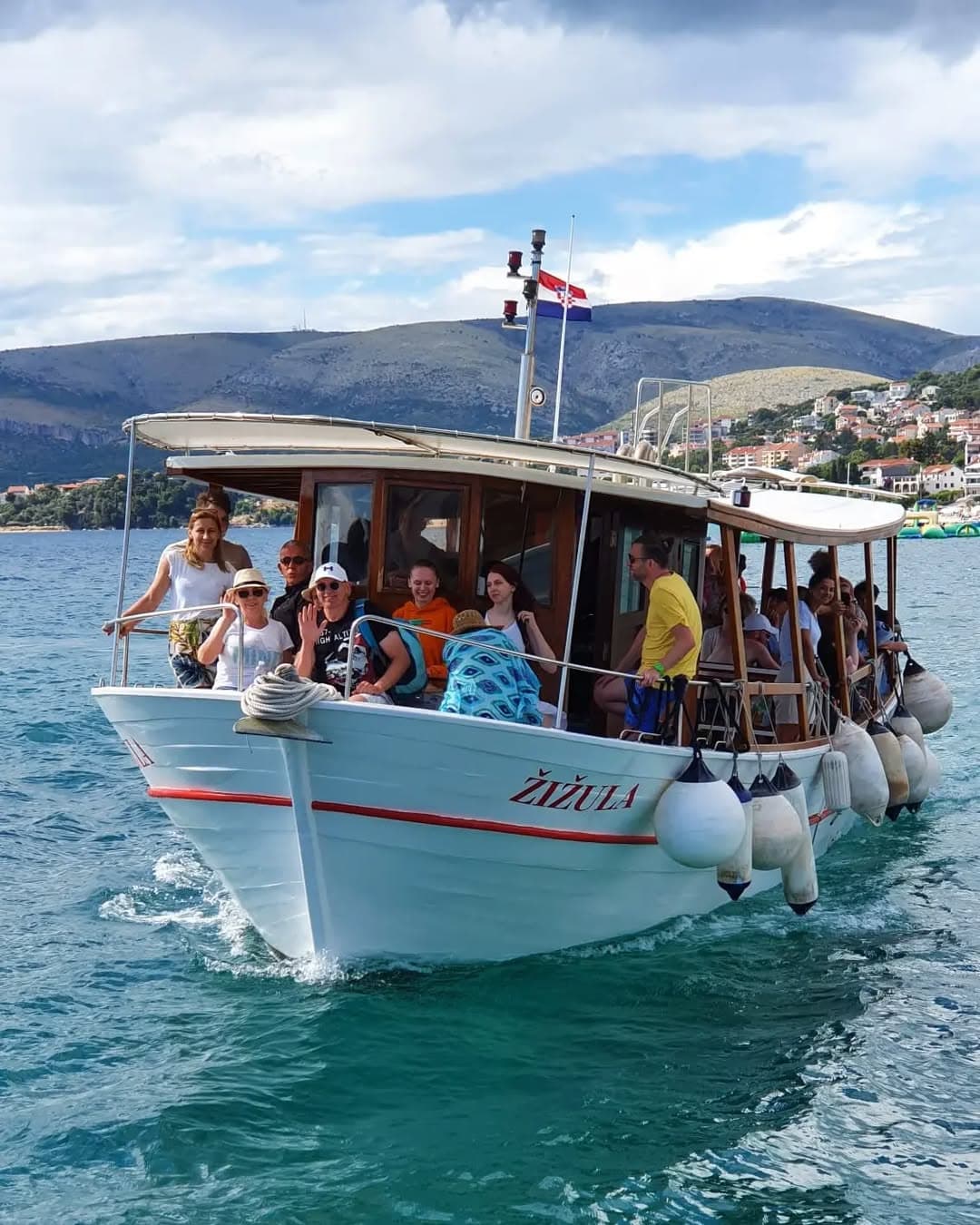 Tourists on MB Žižula